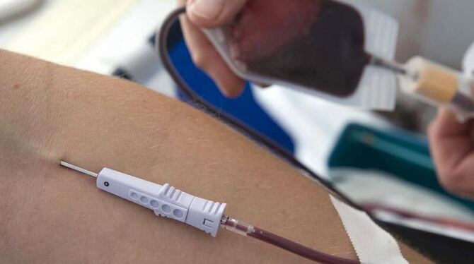 Beim Blutspenden. Beim Blutspenden.