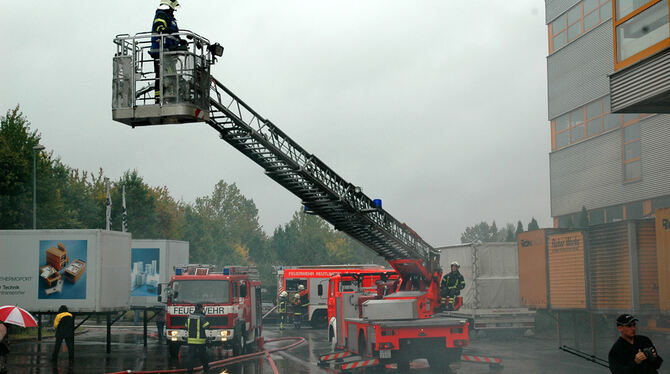 Jugendfeuerwehr und Jugendrotkreuz bei ihrer Großübung