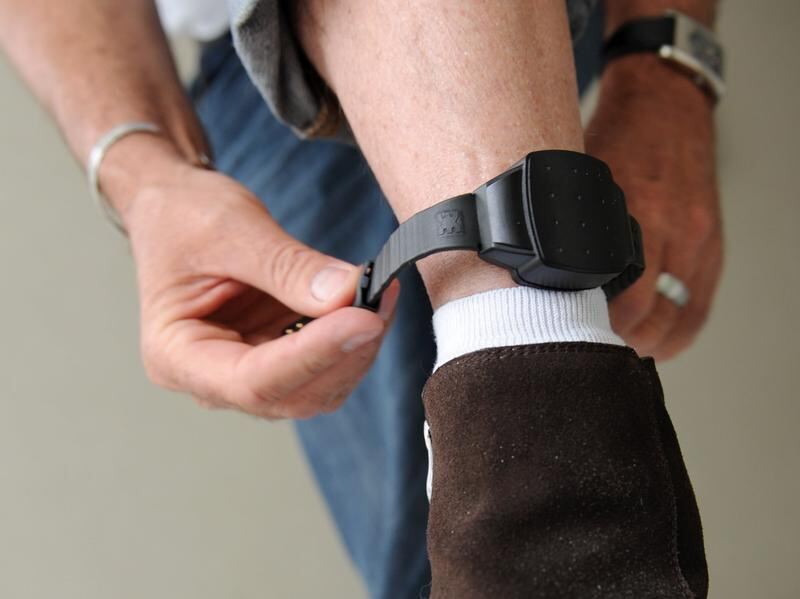 Modell-Projekt Fußfessel startet - Politik-Nachrichten - Reutlinger ...