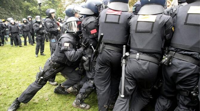 Stuttgart 21 Polizeieinsatz gegen Demonstranten im Schlossgarten