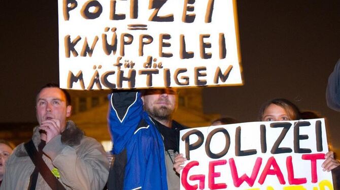 Das harte Vorgehen der Polizei empört viele Gegner von Stuttgart 21.