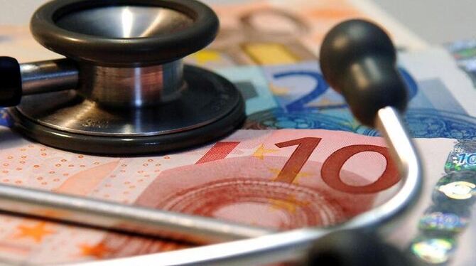 Die rund 150 000 niedergelassenen Ärzte in Deutschland bekommen künftig deutlich mehr Geld.