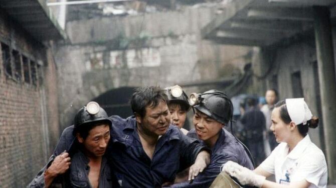Chinesische Bergwerke sind extrem gefährlich. Jedes Jahr sterben tausende Bergleute bei Unfällen, allein 2009 waren es mehr a