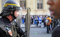 Kein Ende in Sicht: Die Streiks und Proteste wie hier in Lyon gegen die Rentenreform in Frankreich gehen auch nach der Zustim