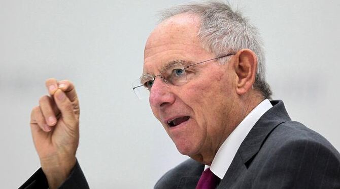 Der Bundesrechnungshof hat Bundesfinanzminister Schäuble vor Tricks bei der neuen Schuldenbremse gewarnt.