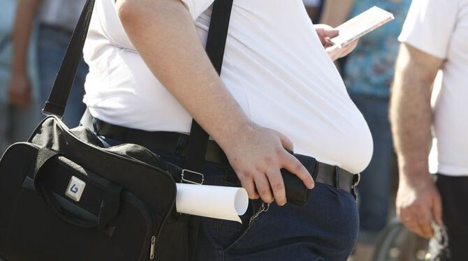 Laut OECD-Statistik von 2008 sind in Deutschland 60 Prozent der Männer und 45 Prozent der Frauen übergewichtig, davon je 16 Proz