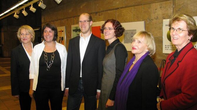 Profis würdigen den Nachwuchs (von links): Tissy Bruns vom Berliner »Tagesspiegel« mit den Preisträgern Cristina Priotto, Malte