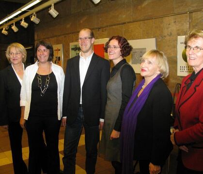 Profis würdigen den Nachwuchs (von links): Tissy Bruns vom Berliner »Tagesspiegel« mit den Preisträgern Cristina Priotto, Malte 