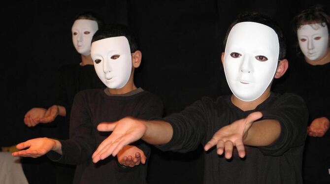 Theater, Tanz, Pantomime: In ihrem halbjährigen integrativen Theaterkurs haben die Münsinger Kinder viel gelernt. GEA-FOTO: DEWA