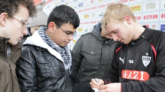 Zeitung macht Schule Trainingsbesuch beim VfB Stuttgart Zeitung macht Schule Trainingsbesuch beim VfB Stuttgart
