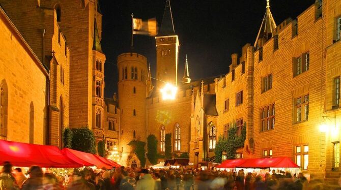 Einen königlichen Weihnachtsmarkt bietet am Wochenende die Burg Hohenzollern. FOTO: PR