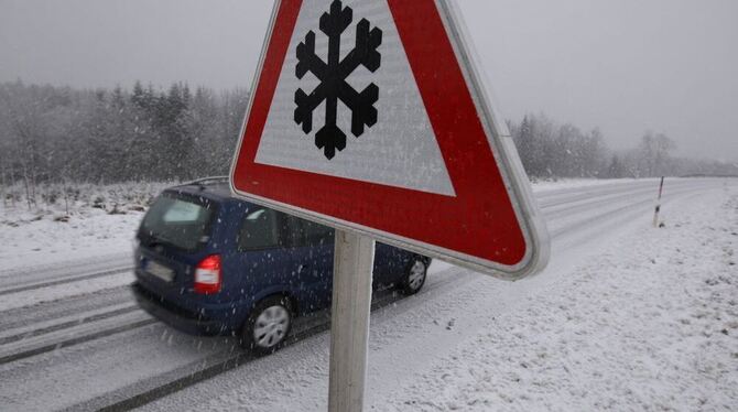 Am Samstagnachmittag und am Sonntagmorgen hatten Autofahrer in der Region Neckar-Alb mit schneeglatten Straßen zu kämpfen.