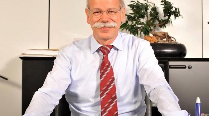 Die Geschäfte bei Daimler laufen wie geschmiert. Konzernlenker Dieter Zetsche will auch den Mitarbeitern ein Stück vom Kuchen Die Geschäfte bei Daimler laufen wie geschmiert. Konzernlenker Dieter Zetsche will auch den Mitarbeitern ein Stück vom Kuchen