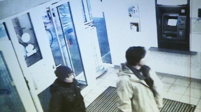 Überwachungsvideo-Aufzeichnung der beiden erschossenen Bankräuber von Karlsruhe: Sie  waren wahrscheinlich die lange gesuchte