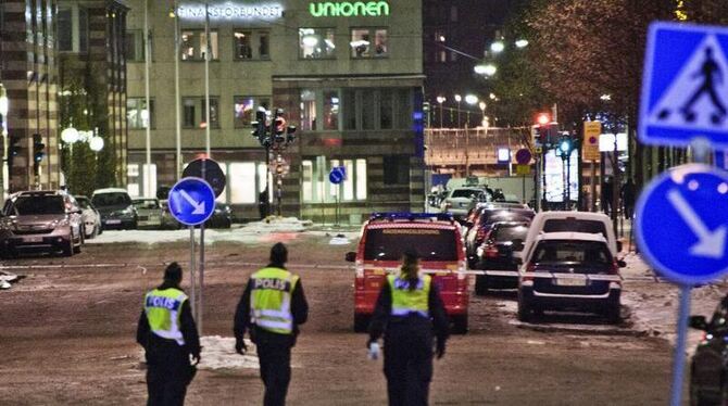 Bei der Detonation eines Autos wurden wie durch ein Wunder nur zwei Passanten leicht verletzt. Bei der Detonation eines Autos wurden wie durch ein Wunder nur zwei Passanten leicht verletzt.