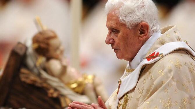 Papst Benedikt XVI. im Petersdom.