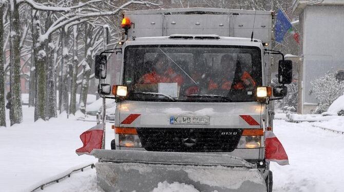 Der Deutsche Beamtenbund droht mit Warnstreiks beim Winterdienst.
