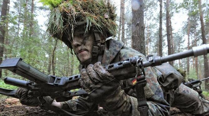 Im Rahmen der Bundeswehrreform wird die Wehrpflicht zum 1. Juli ausgesetzt. (Archivbild) Im Rahmen der Bundeswehrreform wird die Wehrpflicht zum 1. Juli ausgesetzt. (Archivbild)