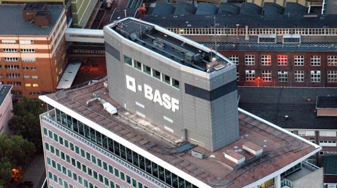 Das BASF-Hochhaus in Ludwigshafen: Das deutsche Chemieunternehmen gehört zu den weltweit 100 Konzernen mit dem höchsten Börse