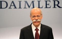 Dieter Zetsche, der Vorstandsvorsitzende des Automobilkonzerns Daimler, freut sich über die erfreulichen Zahlen des Unternehm
