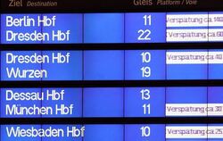 Verspätet: Anzeigetafel der Deutschen Bahn auf dem Hauptbahnhof Leipzig im Dezember 2010.