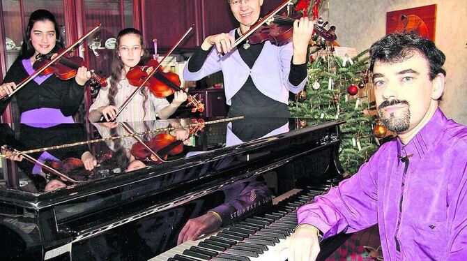 Tabea, Deborah, Sigrid und Daniel Kasparian haben sich mit Haut und Haaren der Musik verschrieben. FOTO: KOZJEK Tabea, Deborah, Sigrid und Daniel Kasparian haben sich mit Haut und Haaren der Musik verschrieben. FOTO: KOZJEK
