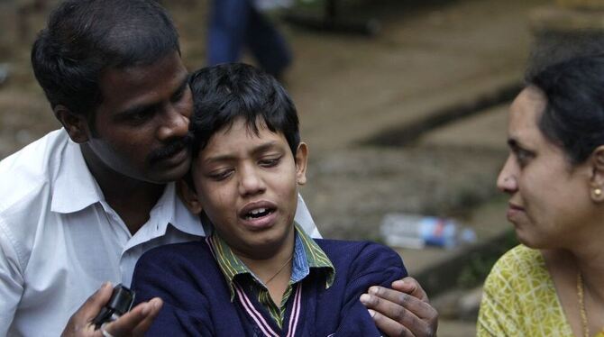 Bei einer Massenpanik in Indien sind mindestens 104 Menschen verletzt worden. FOTO: AP