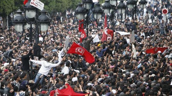 Demonstranten vor dem Innenministerium in Tunis.