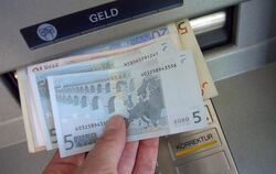 Bargeld am Bankautomaten Geldautomaten