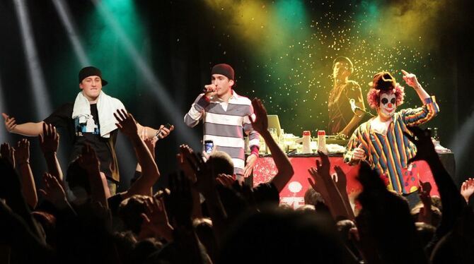 Hip-Hop mit Hirn: Rapper FR (Mitte) setzt sich in seinen Reimen mit der Suche nach Sinn und Liebe auseinander.