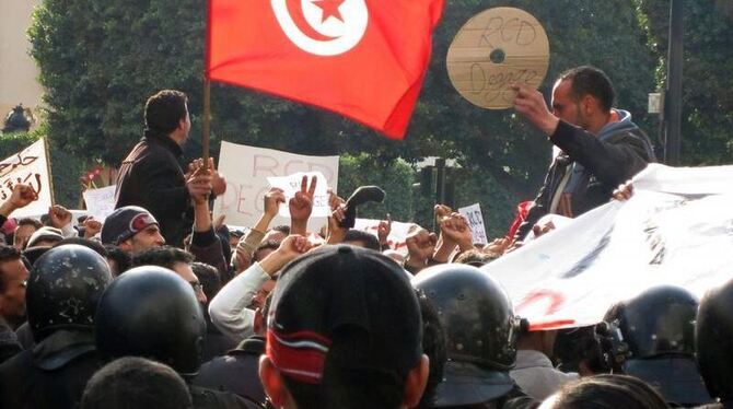 Bilder von den Protesten in Tunesien 2011.