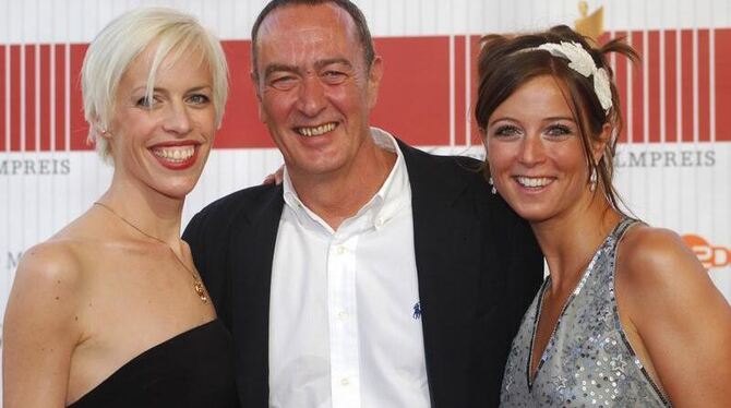 Produzent Bernd Eichinger, seine Frau Katja (l) und seine Tochter Nina am 04.05.2007 beim 57. Deutschen Filmpreis.