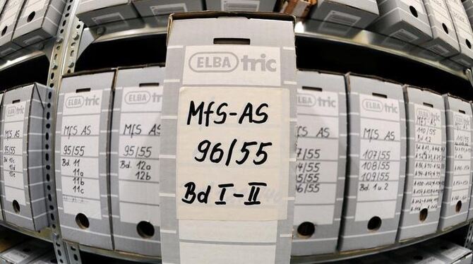 Akten des Ministeriums für Staatssicherheit (MfS) in der Stasi-Unterlagenbehörde in Berlin: Mehr als 170.000 Inoffizielle Mit