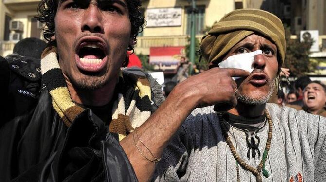 In Kairo kämpfen Mubarak-Anhänger und Gegner auf dem Tahrir-Platz.