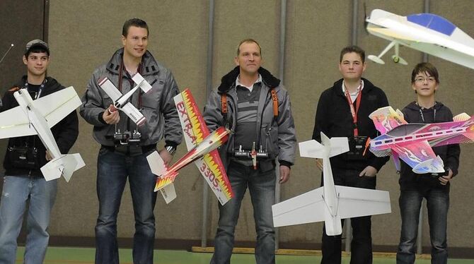 Sie lassen ihre Maschinen liebend gern in der Halle steigen: (von links), Markus Auer, Dirk Höschle, Bernd Armbruster, Christoph