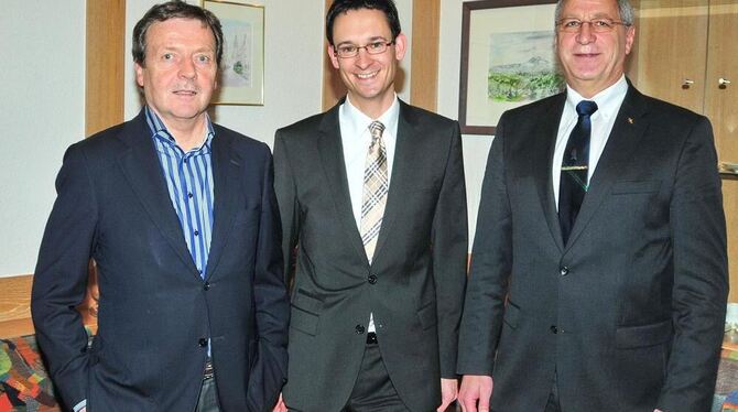Die neugewählten SSV-Verantwortlichen (von links): Eberhard Spohn, Präsident Dr. Karsten Amann und Bernd Störzinger. GEA-FOTO:ME