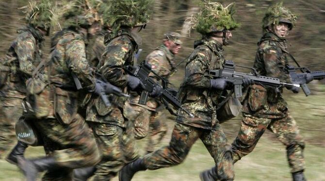 Nach dem Aussetzen der Wehrpflicht ist für die Bundeswehr die »Erschließung neuer Potenziale zur Personalgewinnung« erforderl
