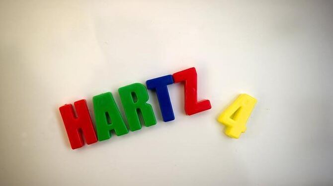Auf einer magnetischen Spielzeugtafel in einem Krankenhaus in Dresden steht »Hartz 4« geschrieben, aufgenommen am 17.12.2010.