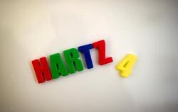 Auf einer magnetischen Spielzeugtafel in einem Krankenhaus in Dresden steht «Hartz 4» geschrieben, aufgenommen am 17.12.2010.