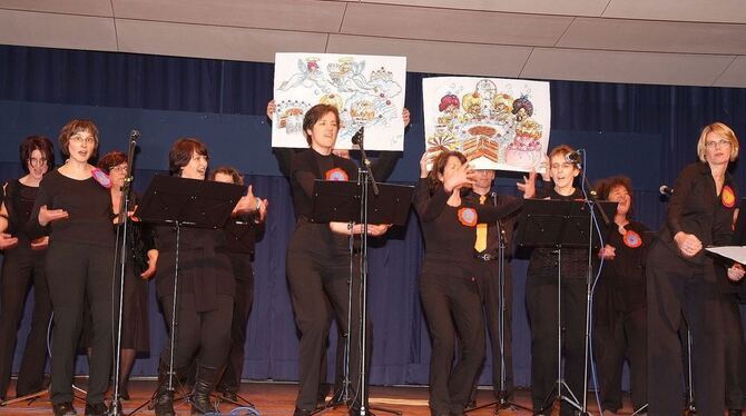 »Aber bitte mit Sahne!«: Trauerstimmung gab's beim Abgesang auf den eigenen Chor kaum. FOTO: SANDER »Aber bitte mit Sahne!«: Trauerstimmung gab's beim Abgesang auf den eigenen Chor kaum. FOTO: SANDER
