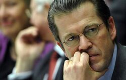 «An der einen oder anderen Stelle den Überblick über die Quellen verloren»: Verteidigungsminister Guttenberg verzichtet auf s