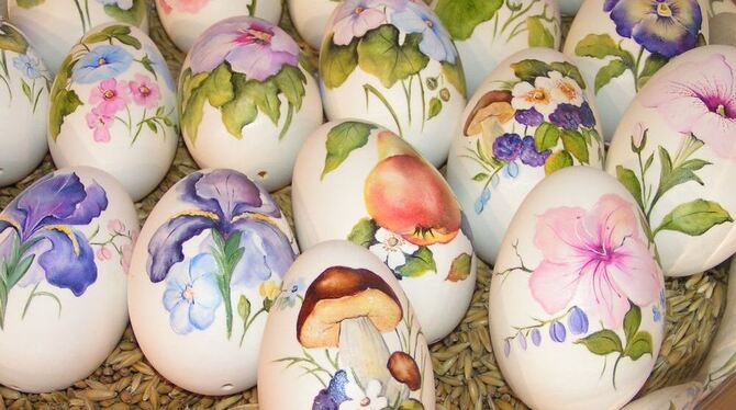 Die bemalten Ostereier sind zerbrechliche Kunstwerke.