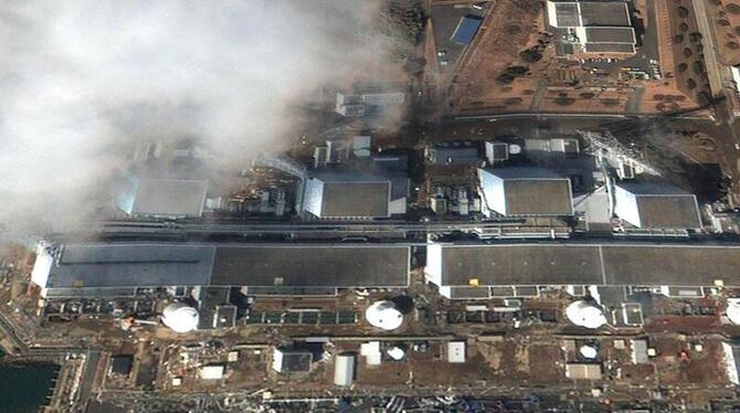 Die von Google GeoEye zur Verfügung gestellte Aufnahme zeigt den Atomkomplex Fukushima in Japan nach dem Erdbeben und dem ans Die von Google GeoEye zur Verfügung gestellte Aufnahme zeigt den Atomkomplex Fukushima in Japan nach dem Erdbeben und dem ans