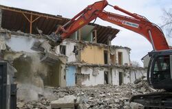 Neun Mehrfamilienhäuser am Rande des Alten Lagers in Münsingen werden ersatzlos abgebrochen. Foto: Oelkuch