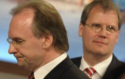 Reiner Haseloff (CDU) und Jens Bullerjahn (SPD) werden wohl auch künftig miteinander in Sachsen-Anhalt regieren. FOTO: AP