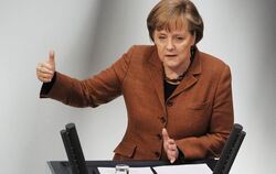 Bundeskanzlerin Angela Merkel (CDU) gibt im Deutschen Bundestag eine Regierungserklaerung zum Europaeischen Rat in Bruessel ab. 