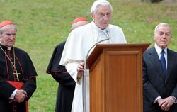 Schwerer Gang für Papst Benedikt XVI.: Er besuchte die «Ardeatinischen Höhlen» in Rom. Im März 1944 erschoss die SS hier mehr