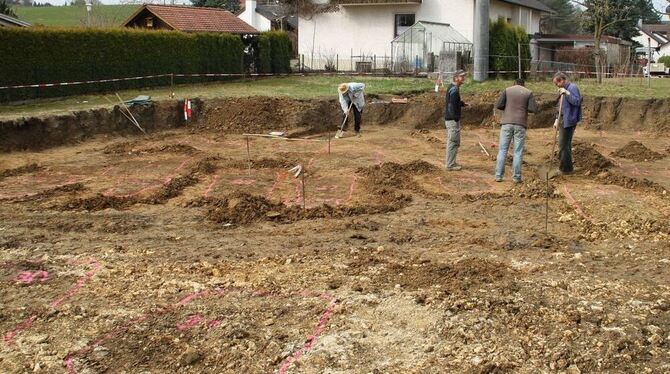Grabfelder aus der Alemannenzeit wurden in dieser Woche in Eglingen freigelegt. FOTO: BLOCHING