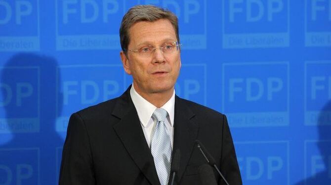 Guido Westerwelle gibt am Sonntag in der FDP-Parteizentrale in Berlin bekannt, dass er nicht erneut für das Amt des Parteivor