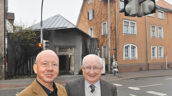 Dieter Kullen (links) und der ehemalige stellvertretende Geschäftsführer Martin Holder. Foto: Trinkhaus